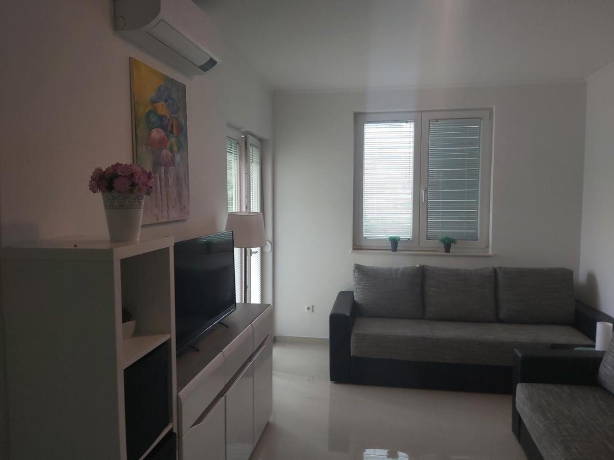 Apartment Adrijana نوفاليا المظهر الخارجي الصورة